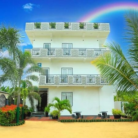 Blue Diamond Hotel & Restaurant Тринкомали Экстерьер фото