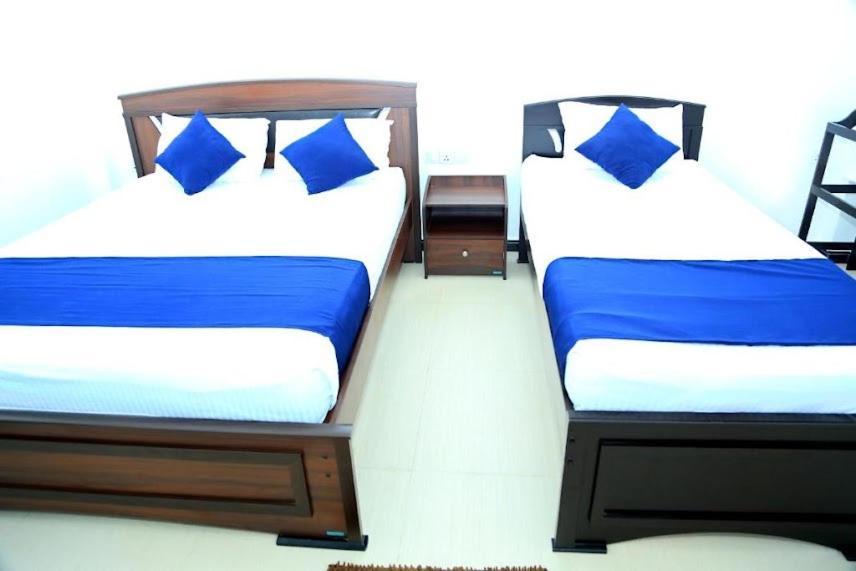 Blue Diamond Hotel & Restaurant Тринкомали Экстерьер фото